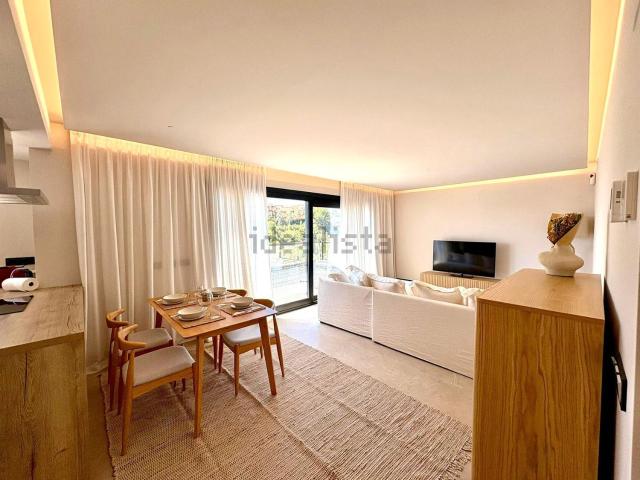 Dúplex en alquiler en Nueva Andalucía, Costa del Sol Occidental