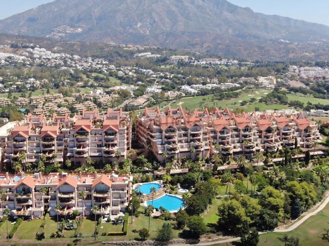 Dúplex en venta en Nueva Andalucía, Costa del Sol Occidental