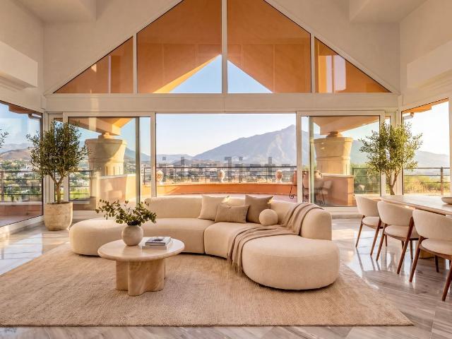 Dúplex en venta en Nueva Andalucía, Costa del Sol Occidental