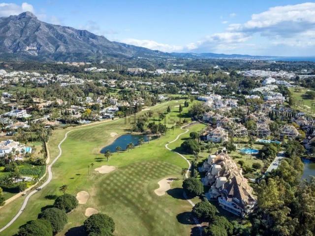 Dúplex en venta en Nueva Andalucía, Costa del Sol Occidental