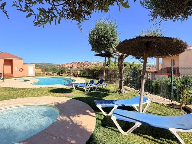 Dúplex en venta en Castillo de la Duquesa, Costa del Sol Occidental