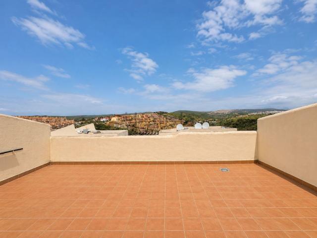 Ático en venta en Castillo de la Duquesa, Costa del Sol Occidental