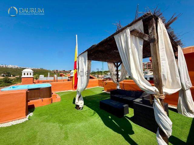 Ático en venta en Castillo de la Duquesa, Costa del Sol Occidental