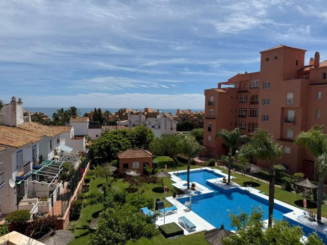 Piso en venta en Castillo de la Duquesa, Costa del Sol Occidental