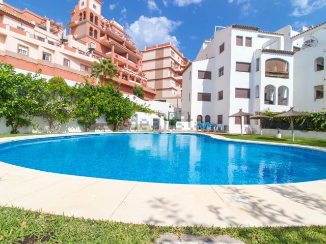 Dúplex en venta en Castillo de la Duquesa, Costa del Sol Occidental