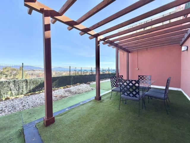 Dúplex en venta en Castillo de la Duquesa, Costa del Sol Occidental
