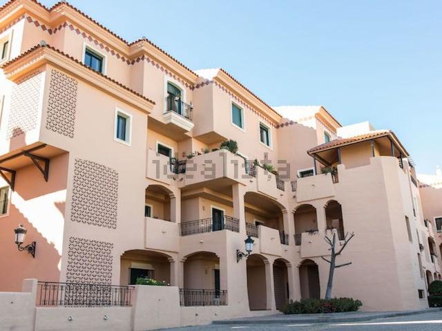 Dúplex en venta en Castillo de la Duquesa, Costa del Sol Occidental