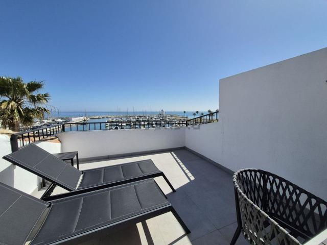 Dúplex en venta en Castillo de la Duquesa, Costa del Sol Occidental