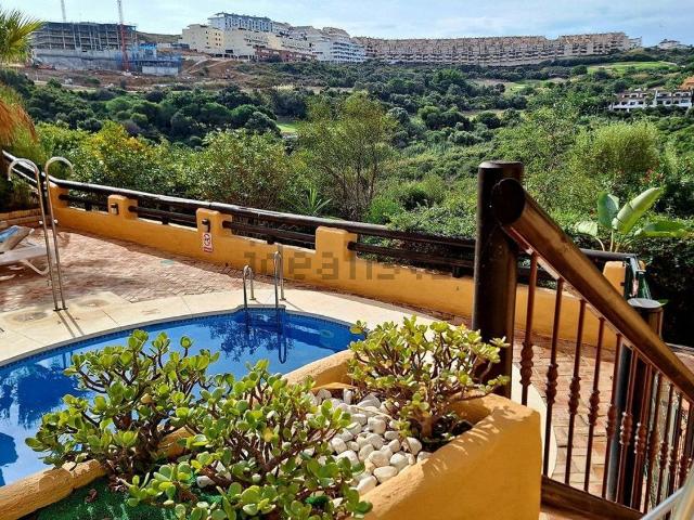 Piso en venta en Castillo de la Duquesa, Costa del Sol Occidental