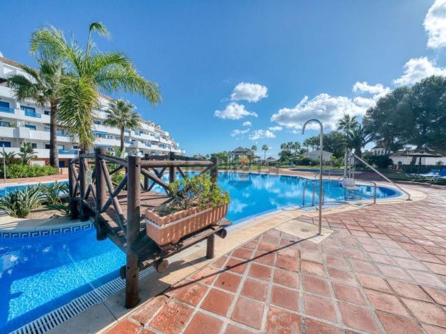 Dúplex en venta en Castillo de la Duquesa, Costa del Sol Occidental