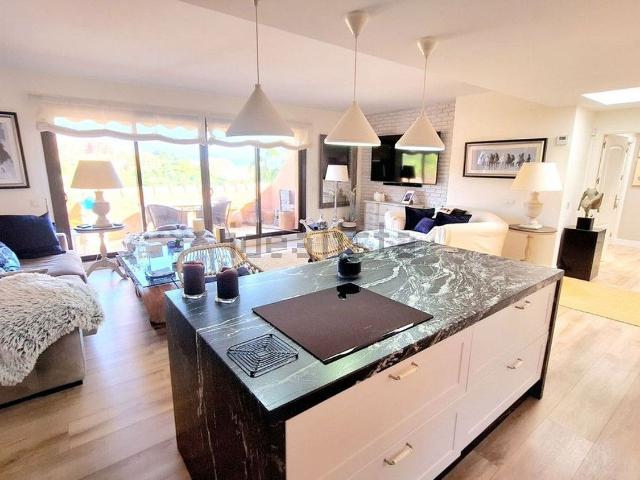 Ático en venta en Castillo de la Duquesa, Costa del Sol Occidental