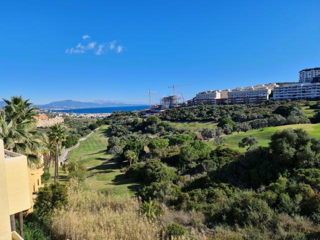 Piso en venta en Castillo de la Duquesa, Costa del Sol Occidental