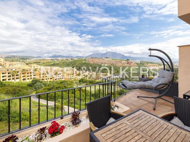 Dúplex en venta en Castillo de la Duquesa, Costa del Sol Occidental