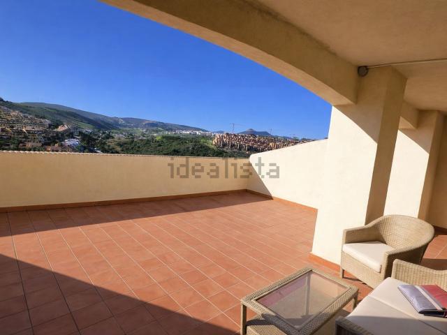 Dúplex en venta en Castillo de la Duquesa, Costa del Sol Occidental