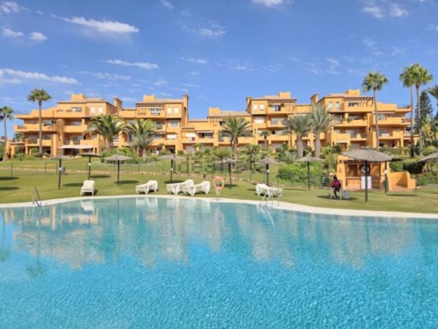 Piso en venta en Castillo de la Duquesa, Costa del Sol Occidental