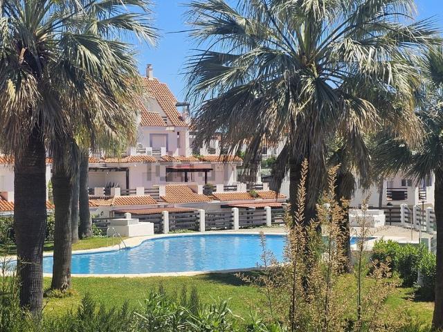 Dúplex en venta en Castillo de la Duquesa, Costa del Sol Occidental