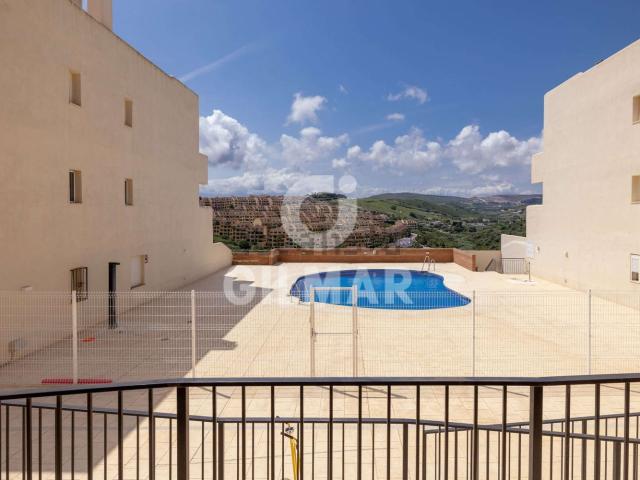 Dúplex en venta en Castillo de la Duquesa, Costa del Sol Occidental