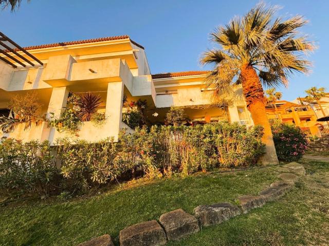 Piso en venta en Castillo de la Duquesa, Costa del Sol Occidental