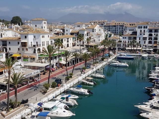Piso en alquiler en Castillo de la Duquesa, Costa del Sol Occidental
