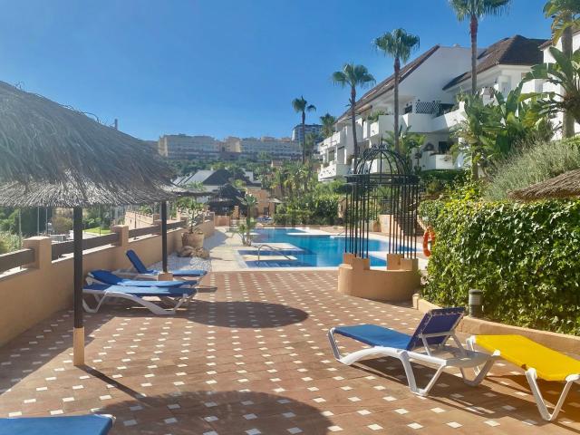 Ático en venta en Castillo de la Duquesa, Costa del Sol Occidental
