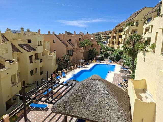 Piso en venta en Castillo de la Duquesa, Costa del Sol Occidental