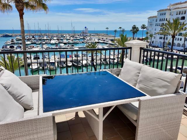 Dúplex en venta en Castillo de la Duquesa, Costa del Sol Occidental