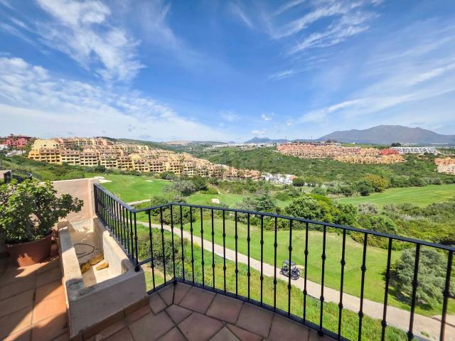 Dúplex en venta en Castillo de la Duquesa, Costa del Sol Occidental