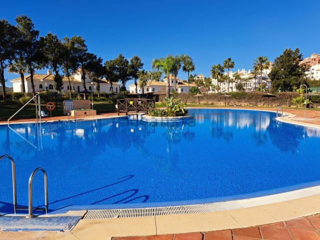 Piso en venta en Castillo de la Duquesa, Costa del Sol Occidental