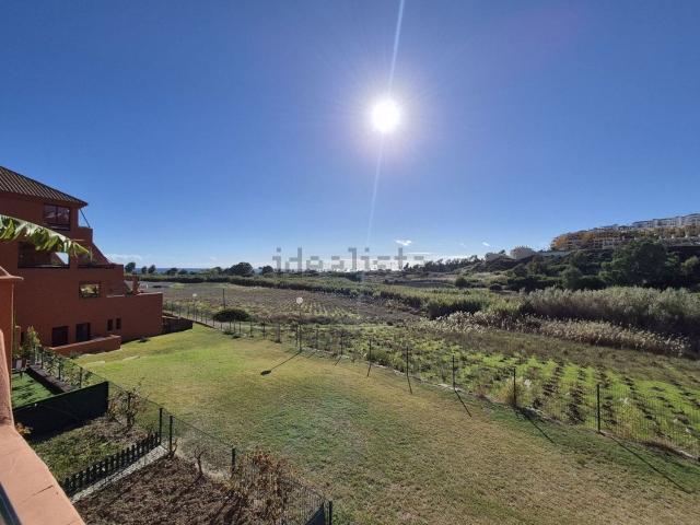 Piso en venta en Castillo de la Duquesa, Costa del Sol Occidental