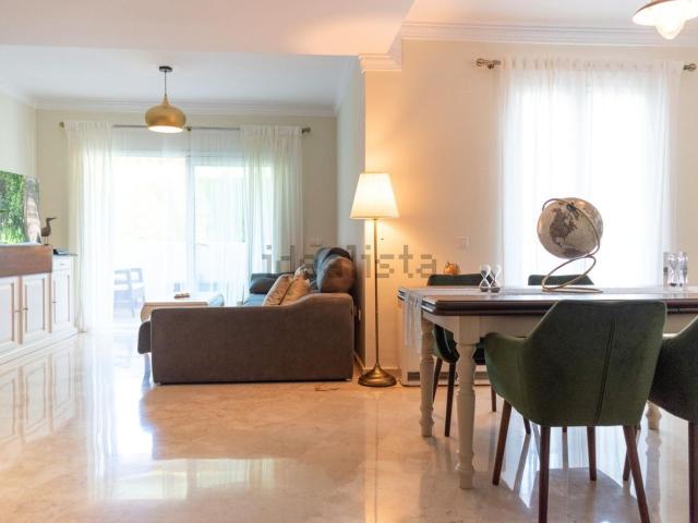 Dúplex en alquiler en El Vicario, Costa del Sol Occidental