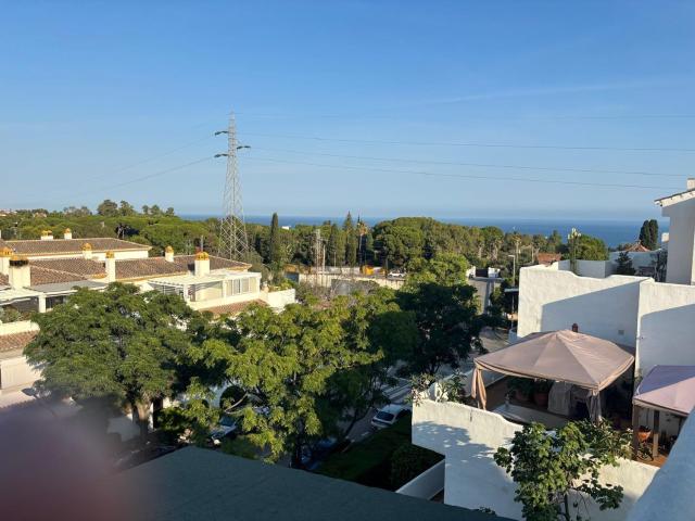 Dúplex en alquiler en El Vicario, Costa del Sol Occidental