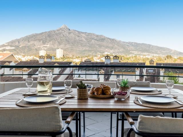 Dúplex en venta en Nueva Andalucía, Costa del Sol Occidental