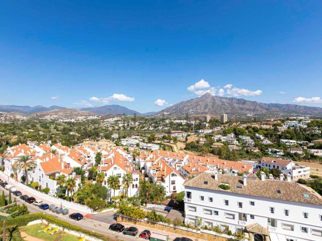 Dúplex en venta en Nueva Andalucía, Costa del Sol Occidental