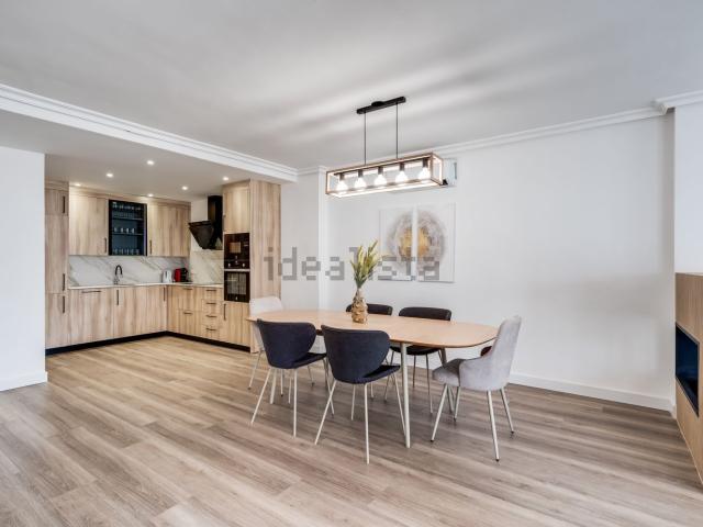 Dúplex en alquiler en Nueva Andalucía, Costa del Sol Occidental