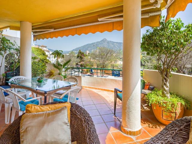 Dúplex en venta en Nueva Andalucía, Costa del Sol Occidental