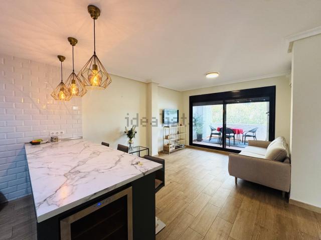 Dúplex en alquiler en Nueva Andalucía, Costa del Sol Occidental