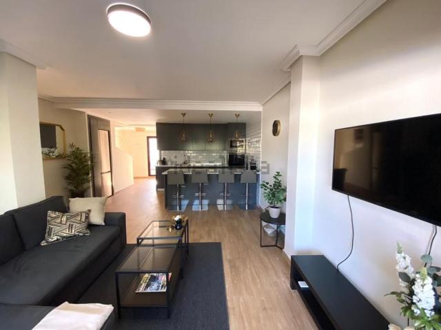 Dúplex en alquiler en Nueva Andalucía, Costa del Sol Occidental