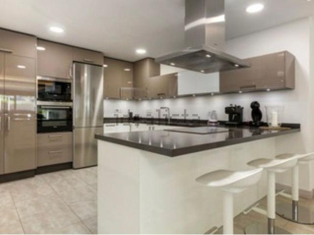 Dúplex en venta en Nueva Andalucía, Costa del Sol Occidental