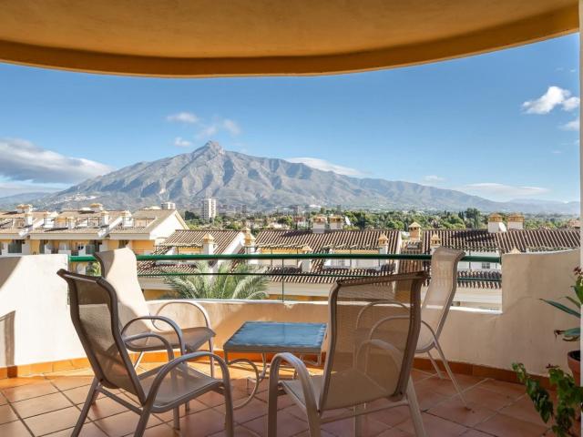Dúplex en alquiler en Nueva Andalucía, Costa del Sol Occidental