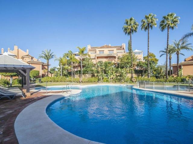 Dúplex en venta en Nueva Andalucía, Costa del Sol Occidental