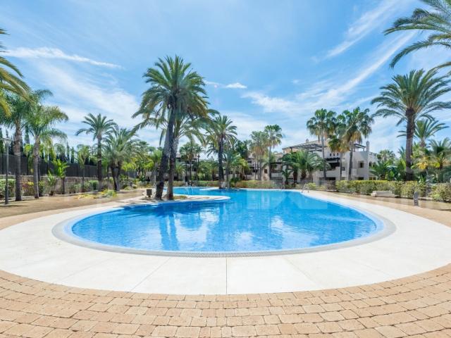 Ático en venta en Nueva Andalucía, Costa del Sol Occidental