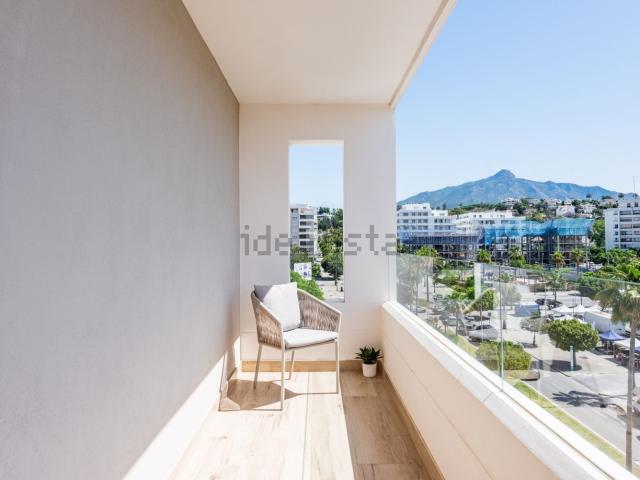 Piso en venta en La Alzambra, Marbella