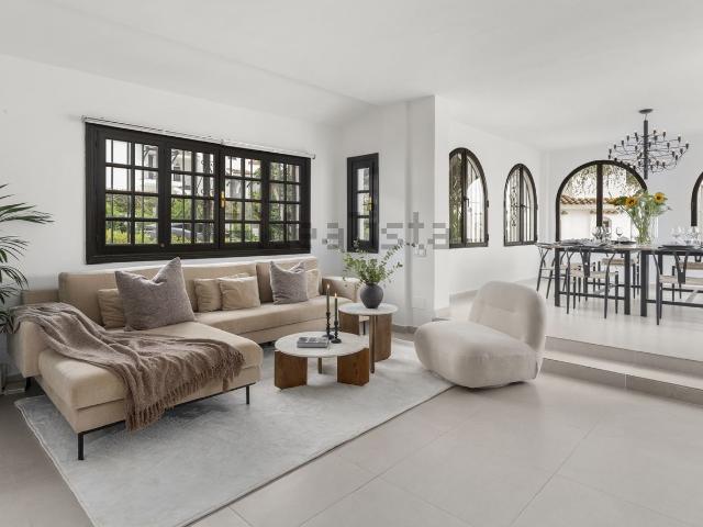 Piso en venta en Nueva Andalucía, Costa del Sol Occidental