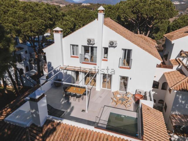Ático en alquiler en Nueva Andalucía, Costa del Sol Occidental