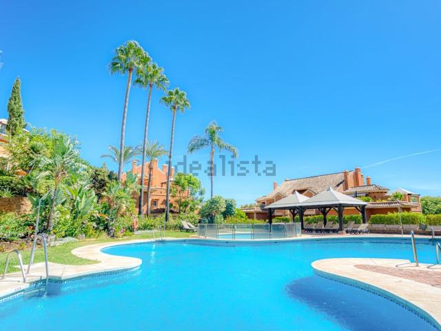 Dúplex en venta en Nueva Andalucía, Costa del Sol Occidental