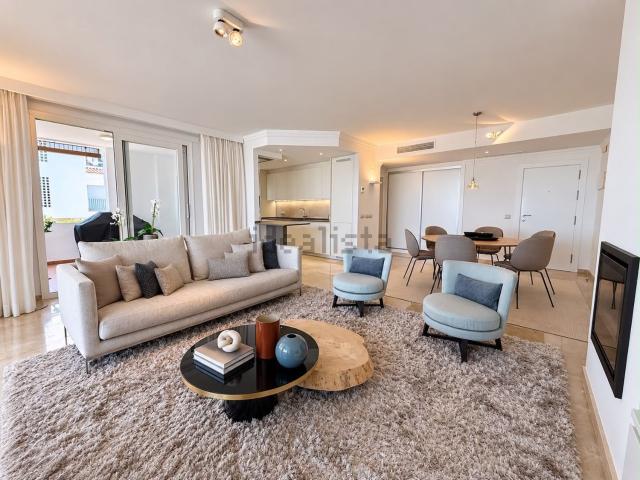 Piso en venta en Urbanización Las Jacarandas, Ojén
