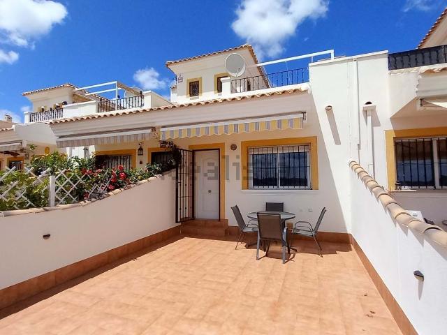Piso en venta en Orihuela, Entrenaranjos