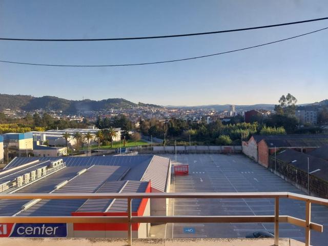 Piso en venta en Ourense, O Vinteún