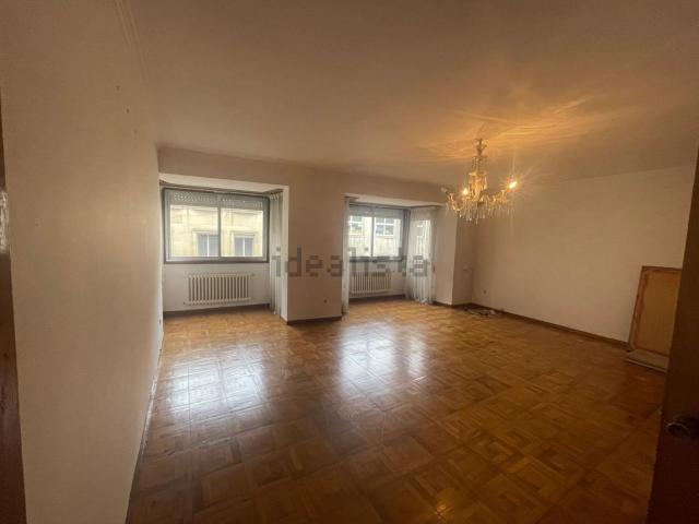 Piso en venta en Ourense, Casco Vello