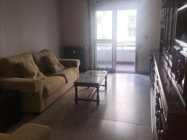 Piso en venta en Ourense, O Vinteún